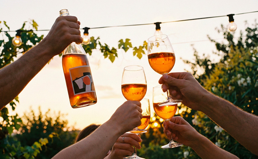 Vins orange : la tendance qui révolutionne vin blanc
